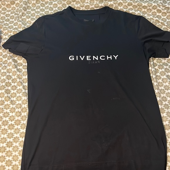 Givenchy tshirt used once - Picture 1 of 2